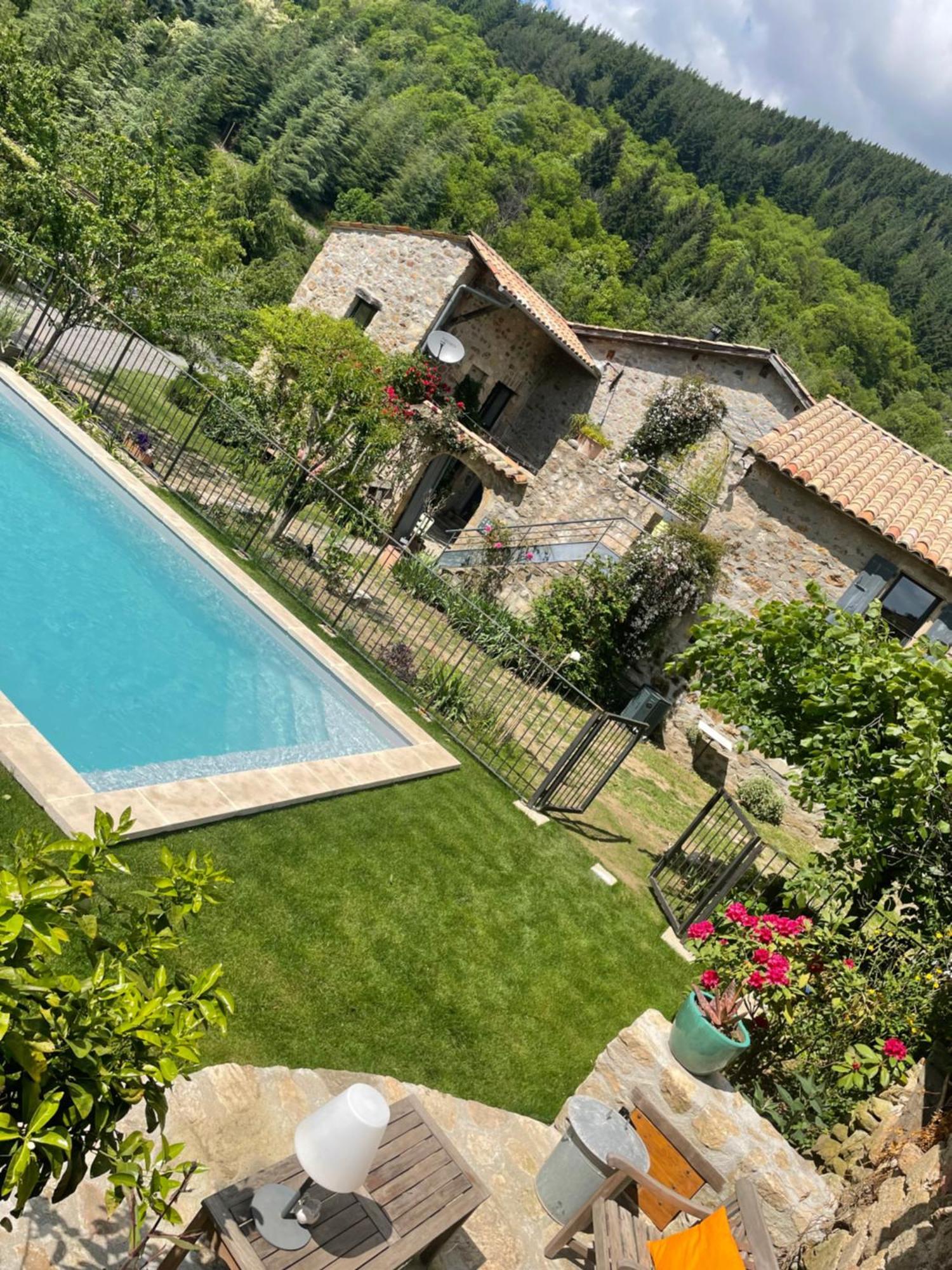 La Demeure Des Maitres Bed & Breakfast Chirols Exterior photo