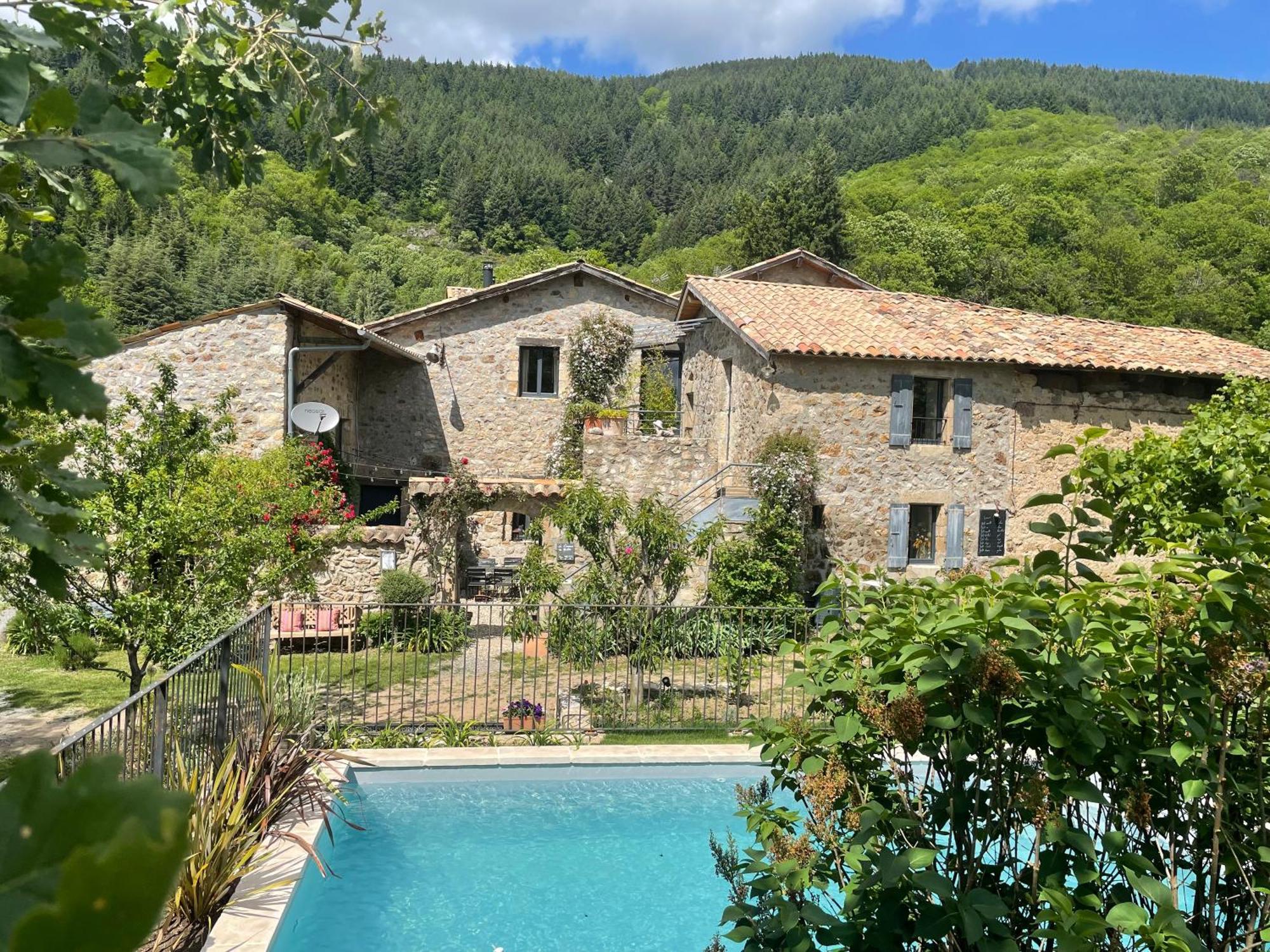 La Demeure Des Maitres Bed & Breakfast Chirols Exterior photo